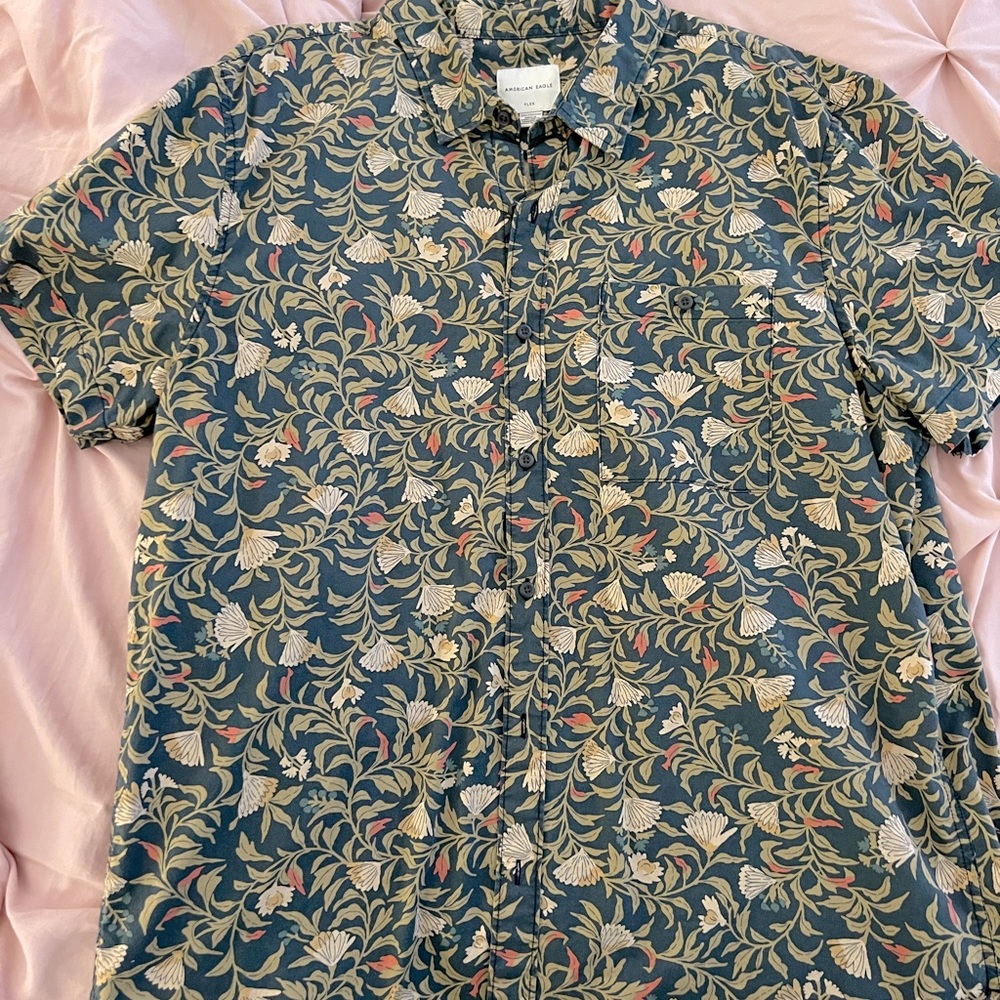 American Eagle Men’s Flex Floral Button Up